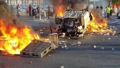 فيديو.. حرب شوارع بين الشرطة والمتظاهرين في إسرائيل