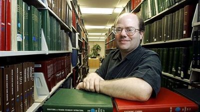 مؤسس ويكيبيديا يطالب بإضراب عالمي لكافة وسائل التواصل الاجتماعي