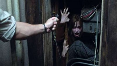 وفاة مسن بريطاني أثناء مشاهدته فيلم رعب