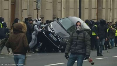 عمال الطوارئ يحقنون أنفسهم بالأنسولين احتجاجًا على تدني الأجور في فرنسا