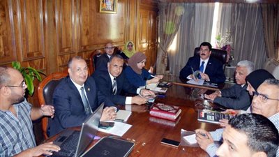 محافظ القليوبية يناقش تطوير ثلاث مجازر بمدن المحافظة
