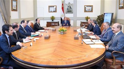 تفاصيل لقاء السيسي بالوزراء لمتابعة المخزون الاستراتيجي من السلع