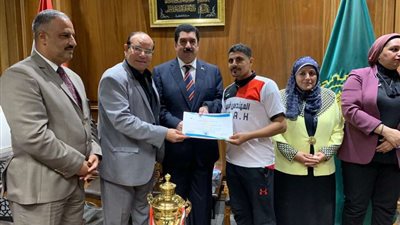 محافظ القليوبية يكرم فريق مركز شباب قليوب الرياضي