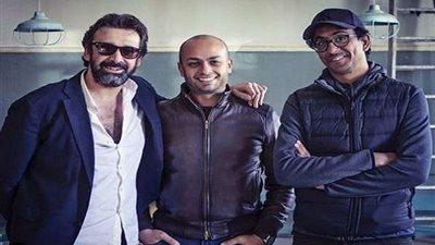 أحمد مراد ينشر صورة من كواليس 