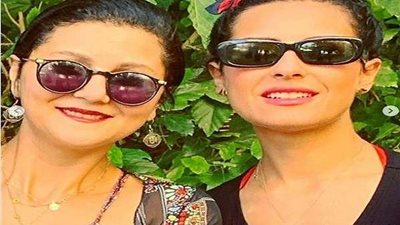 ريهام أيمن تنشر صورة مع شقيقتها: هل نشبه بعض؟