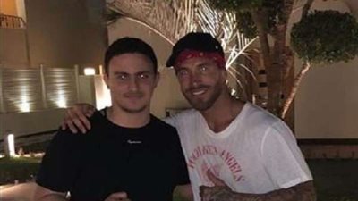 نجل السقا ينشر صورته مع سيرجيو راموس