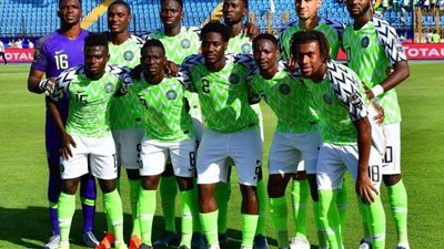 رئيس بعثة نيجيريا يخضع لجراحة في العين