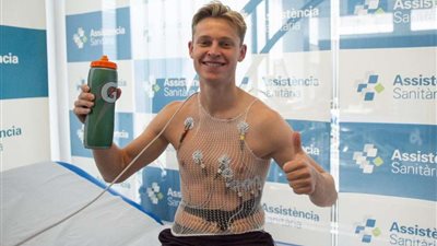 بالصور.. دي يونج يجتاز الكشف الطبي في برشلونة