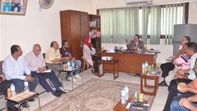 رئيس جامعة الوادي الجديد يناقش الاستراتيجية الوطنية لمكافحة الفساد