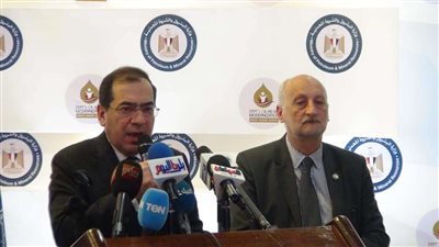 اجتماع موسع لوزارة البترول لبحث انتظام تدفق إمدادات البنزين والسولار