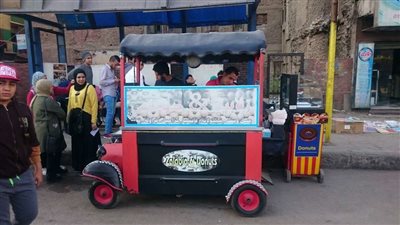 مشروع مختلف.. شاب تحدى البطالة بعربة 