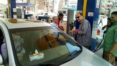 محافظ الفيوم: لن يتم التهاون مع المتلاعبين بالتعريفة المقررة