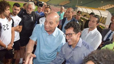 بالصور.. وزيرا الدفاع والرياضة يتابعان مران المنتخب الوطني