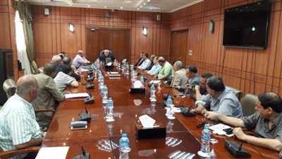 محافظ بورسعيد يلتقي قيادات الري لمنع أزمة انقطاع المياه