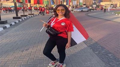 رنا سماحة ترتدي تيشرت محمد صلاح في استاد القاهرة
