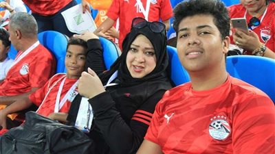 أسرالشهداء في مدرجات ستاد القاهرة لحضور مباراة المنتخب