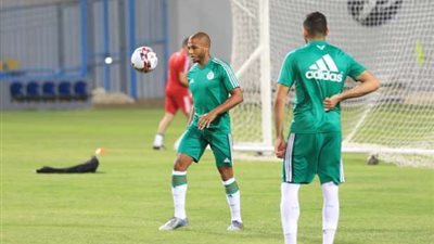 انتظام إبراهيمي في مران الجزائر استعدادا لغينيا