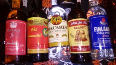 ضبط عاطل بحوزته 31 زجاجة خمور بالقليوبية