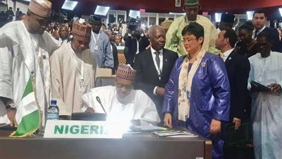بالفيديو.. مراسم توقيع رئيسي نيجيريا وبنين على اتفاقية التجارة الحرة