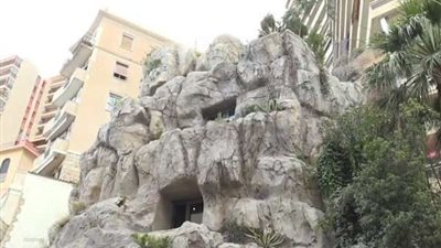 تصميم فيلا صديقة للبيئة في موناكو داخل صخرة