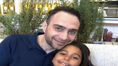 حسام حبيب يحتضن ابنة زوجته شيرين عبد الوهاب