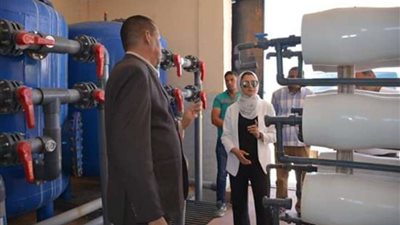 حنان مجدي تتفقد محطات الطاقة والمياه بدرب الأربعين