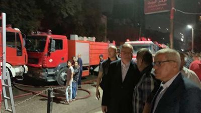 بالصور.. محافظ القاهرة يصل إلى مقر حريق كنيسة الحدائق