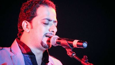 الجمعة.. الهلباوي يغني 