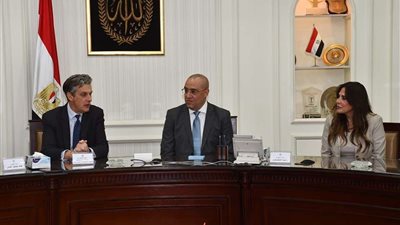 وزير الإسكان والسفير البريطاني يشهدان توقيع مذكرة تفاهم بين الجانبين