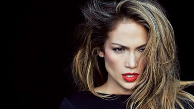 جينيفر لوبيز تحتفل بعيد ميلادها مع الجمهور المصري