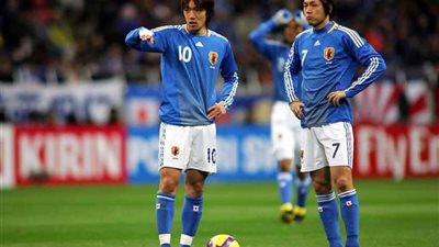 يوكوهاما الياباني يضم ناكامورا ويسجل رقما قياسيا في أعمار اللاعبين