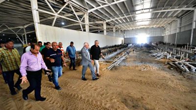 محافظ بورسعيد يتابع سير العمل بأكبر مصنع لإنتاج إطارات السيارات