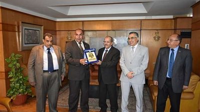 رئيس جامعة الفيوم يستقبل وفد جامعة تعز اليمنية