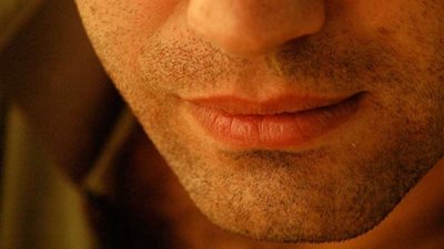 استشاري تجميل يوضح أهمية تصغير الشفاه للرجال