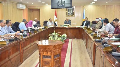 محافظ أسيوط: تكثيف القوافل الطبية للحد من الزيادة السكانية