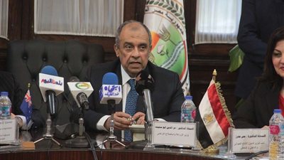 وزير الزراعة يتلقى تقرير عن إنجازات الزراعة خلال العام الماضي