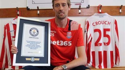 كرواتش مهاجم ليفربول وتوتنهام يعلن اعتزاله كرة القدم