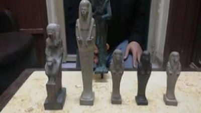 النيابة تستكمل فحص قطع يشتبه فى أثريتها بحوزة 