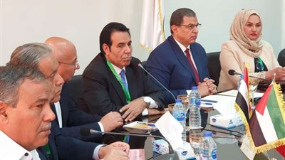 عبد الفتاح إبراهيم: الدولة تبنت  خطة طموحة لإحياء صناعة الغزل والنسيج