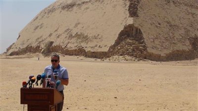 بالصور.. وزير الآثار يفتتح هرم سنفرو الجنوبي