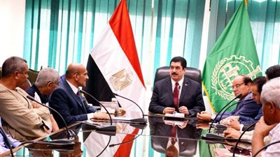 محافظ القليوبية يبحث مشكلات المواطنين