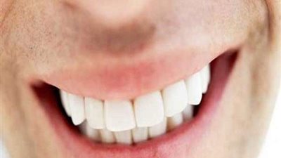 دون أن تشعر.. 4 أخطاء تقضي على أسنانك