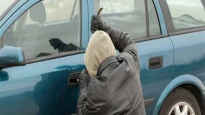 أمن البحر الأحمر يُلقي القبض على عاطل يقوم بسرقة السيارات