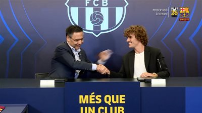 جريزمان يوقع على عقود انضمامه إلى برشلونة (صور وفيديو)