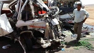 مصرع ٣ أشخاص وإصابة ١٢آخرين في حادث تصادم سيارتين بأسيوط