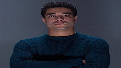 خالد أنور يهنئ أخته بعيد ميلادها