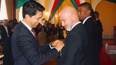 منح منتخب مدغشقر أعلى الأوسمة بعد إنجاز أمم أفريقيا (صور)