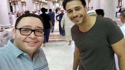 صورة.. أحمد رزق يحتفل بعيد ميلاد السعدني على طريقته