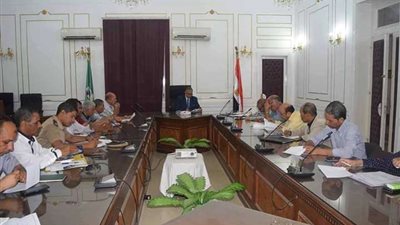 فرض غرامات وإيقاف إداري للمحال المخالفة لقرار حظر الإشغالات بالمنيا