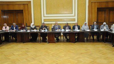 وزير الإسكان يلتقي رؤساء المدن لشرح آليات تطبيق التصالح بمخلفات البناء